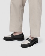 Loafer Legacy Preto e Off