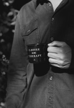 Caneca Esmaltada - Coffee is my Therapy - Preta