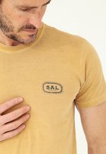 Camiseta Beyond The Castle - Caramelo