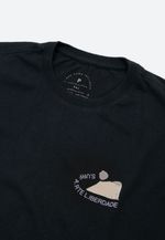 CAMISETA WHEN THE RIVER LOOKS BACK - PRETA