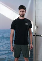 CAMISETA WHEN THE RIVER LOOKS BACK - PRETA