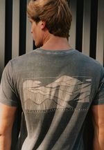 CAMISETA NOY EVERY RIVER SEEK THE OCEAN - PRETO