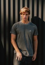 CAMISETA NOY EVERY RIVER SEEK THE OCEAN - PRETO