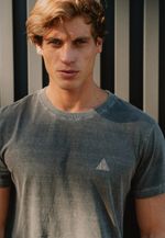 CAMISETA NOY EVERY RIVER SEEK THE OCEAN - PRETO