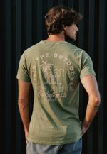 CAMISETA LIVIN THE OUTDOOR - VERDE MUSGO 