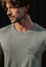 CAMISETA TASTE LIKE SALT - CINZA