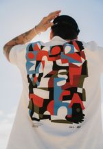 CAMISETA CABEÇA NAS ONDAS COLLAB SAL + THIPAN - OFF WHITE 
