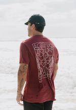 CAMISETA CAVALEIRO DAS ARTES COLLAB SAL + THIPAN - VINHO