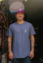 CAMISETA CAVALEIRO DAS ARTES COLLAB SAL + THIPAN - MARINHO