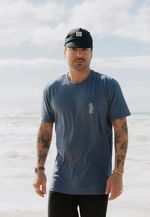 CAMISETA CAVALEIRO DAS ARTES COLLAB SAL + THIPAN - MARINHO