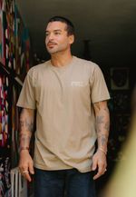 CAMISETA CABEÇA NAS ONDAS COLLAB SAL + THIPAN - VERDE MUSGO
