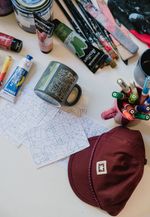CANECA CABEÇA NAS ONDAS COLLAB THIPAN - CINZA