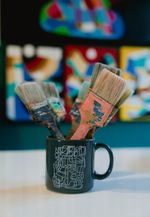 CANECA CABEÇA NAS ONDAS COLLAB THIPAN - CINZA