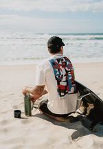 CAMISETA CABEÇA NAS ONDAS COLLAB SAL + THIPAN - OFF WHITE 