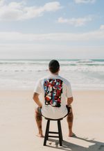 CAMISETA CABEÇA NAS ONDAS COLLAB SAL + THIPAN - OFF WHITE 