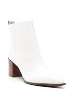 Bota Studio 111