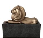 Escultura de Leão em Polirresina Preta e Dourada 