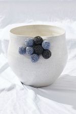 Vaso Orgânico de Cerâmica com Bolas Azuis - 21x25x24 cm