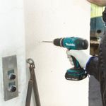 PARAFUSADEIRA/FURADEIRA IMPACTO DHP453Y002 MAKITA BATERIA 18V 