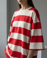 Camiseta Over Red Stripe