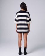 Camiseta Oversized Off Duty