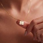 Pingente Placa com Iniciais Ouro 18k | Coleção Dedicatória 