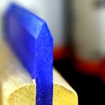 RODO DE MADEIRA COM TIRA POLIURETANO AZUL CHANFRADO V 30x7mm 80SH