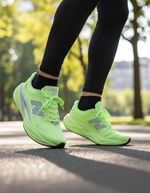Tenis New Balance Fuelcell Rebel V5 Feminino