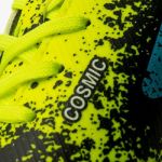 Chuteira Umbro Cosmic Jr Campo Limao/azul/preto Cod: 15976