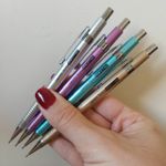 Kit Lapiseira 0.7mm + Grafite BRW - Cores Metalizadas Tom Pastel - Prata, Dourada, Azul e Rosa