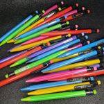 Lapiseira Plástica Neon com Borracha BRW 0,7mm