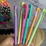 Kit Caneta Delta Perfumada Tons Pastel, Neon ou Tradicionais Goller (Com Cheirinho)