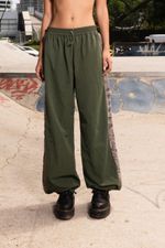 CALÇA TAFETÁ VERDE FAIXA LATERAL - STRIDE