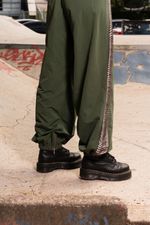 CALÇA TAFETÁ VERDE FAIXA LATERAL - STRIDE