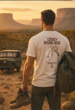 CAMISETA PREMIUM UNISSEX LEGACY BEGINS HERE BRANCO