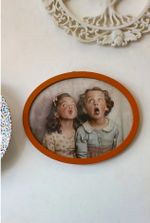 Moldura Oval Greghi Design - Meninas - Terracota 27,8cm