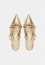 Scarpin Slingback Couro Ouro Light com Fivelas Salto Fino