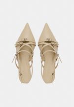 Scarpin Slingback Couro Off White com Fivelas Salto Fino