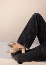Scarpin Slingback Couro Prata Velho Salto Bloco