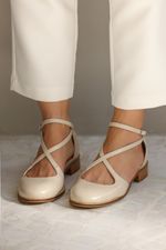 SAPATO MARY JANE RECORTE COURO OFF WHITE