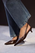 Scarpin Slingback Couro Cacau Salto Fino