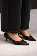 Scarpin Kitten Heel Couro Preto