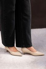 Scarpin Kitten Heel Couro Off White