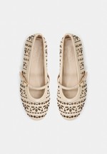 Sapatilha Monet Vazado Floral Couro Off White