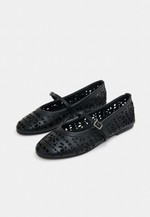 Sapatilha Monet Vazado Floral Couro Preto