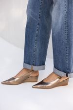 Scarpin Slingback Anabela Couro Prata velho