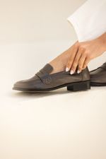 Mocassim Loafer Essential Couro Argila
