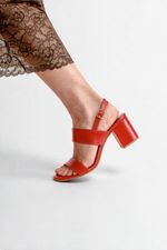 Sandália Clara Salto Bloco Couro Vermelho Rubi