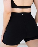 Shorts Presença Curto [Preto]