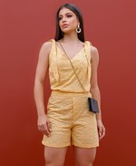 Conjunto Elegante com Blusa de Alças Ajustáveis e Shorts - Alice - Amarelo